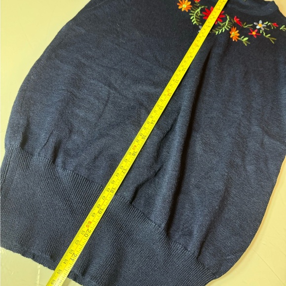 Ye Mak Sweater - size S - Picture 5 of 5